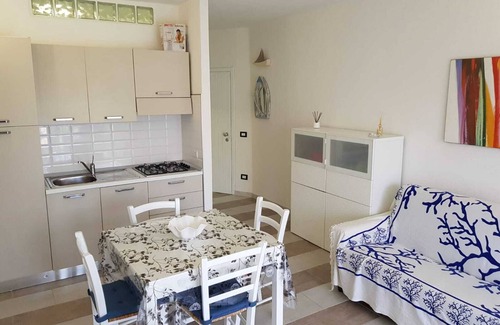 Porto San Paolo Apartamento | Apartamento a 250 metros del mar completamente reformado con jardín privado.