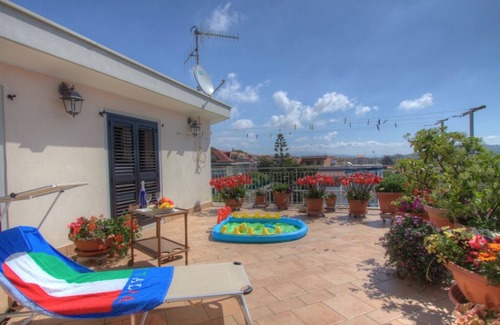 Gianola Apartamento | Apartamento con vistas al mar a 200 metros de la playa.