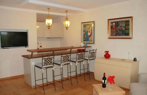 Bissone Apartamento | Apartment 305 Romantik by Interhome