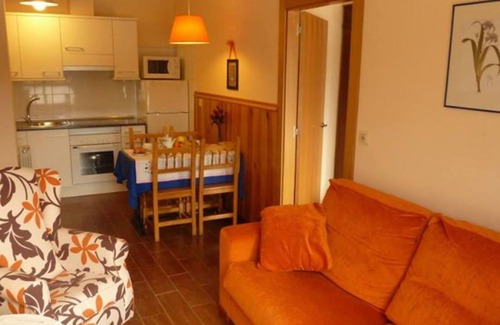 Ibero Apartamento | Apartamento (4 pax) con vistas al río y piscina. A 10 minutos de Pamplona.