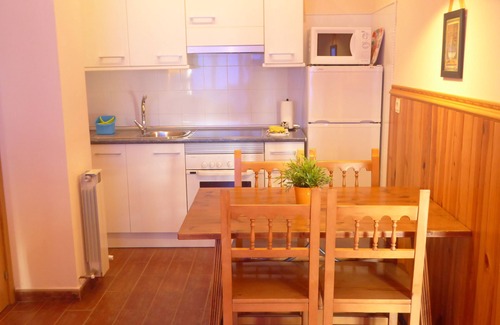 Ibero Apartamento | Apartamento (4 pax) con vistas al río y piscina. A 10 minutos de Pamplona.