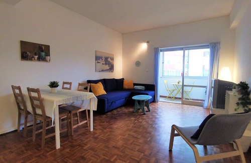 Paco De Arcos Apartamento | Apartment 5 minutes from the beach - up to 4 cars. 30mn from Lx