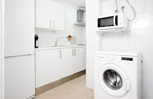 Doctor Barraquer-Grupo Renfe-Policlinico Apartamento | Apartamento 'A 5 Minutos De Calle Feria Y Alameda' con Terraza Privada, Wi-Fi y aire acondicionado.