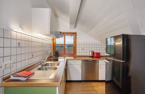 Leutkirch im Allgau Apartamento | Apartamento 'Adelegg' con jardín compartido, balcón y Wi-Fi