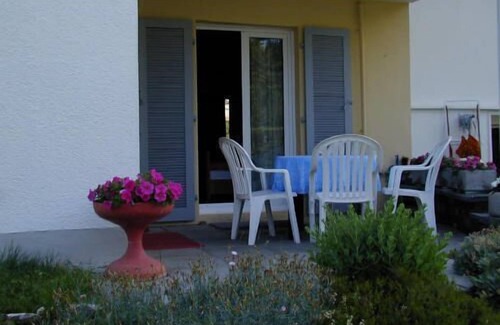 Unteruhldingen Apartamento | Apartment "Altbau" ground floor, 60sqm, 1 bedroom, 1 living/sleeping area max. 4 persons