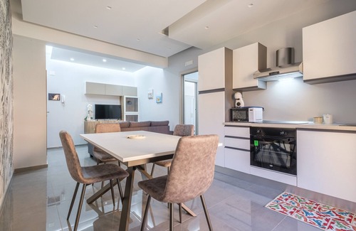 Chianchitta-Pallio Apartamento | Apartamento "A Due Passi dal Mare" con vistas a la montaña, balcón y Wi-Fi