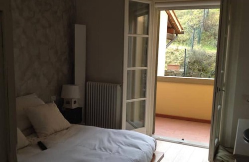Florence Apartamento | Apartment 'A Firenze Nel Verde Con Piscina' with Shared Pool, Private Terrace and Garden