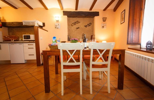 Robregordo Apartamento | El apartamento A tiene un dormitorio, chimenea y se encuentra en la planta baja