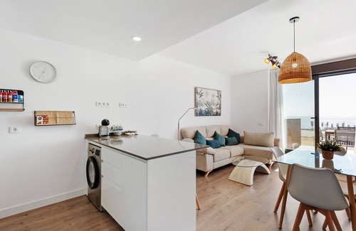 Torre del Mar Apartamento | Apartamento 'Adhara 053' con vistas al mar, Wi-Fi y aire acondicionado
