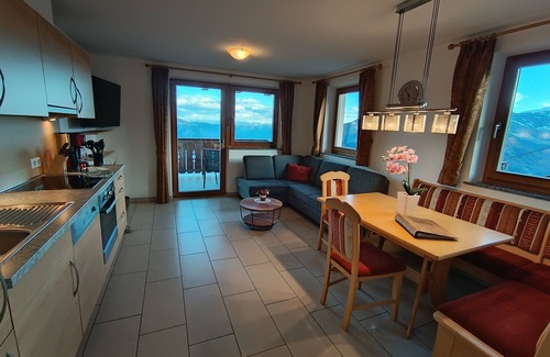 Lagundo Apartamento | Apartment 'Adlerhorst' with Mountain View, Shared Garden and Wi-Fi