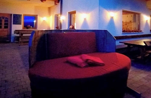 Lagundo Apartamento | Apartment 'Adlerhorst' with Mountain View, Shared Garden and Wi-Fi