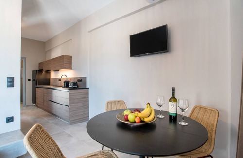 Mikri Vigla Apartamento | Apartamento 'Afros Beachfront 2' con vistas al mar, Wi-Fi y aire acondicionado