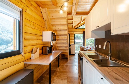 La Perriere Apartamento | Apartamento 'Agréable 3 Étoiles App 4' con vistas a la montaña, Wi-Fi y aire acondicionado