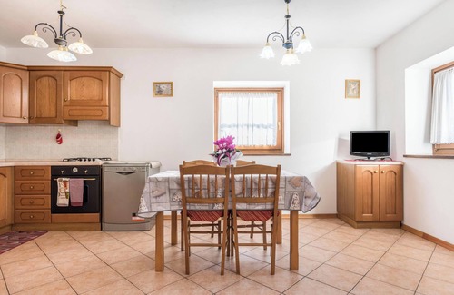 Transacqua Apartamento | Apartamento 'Agritur Alle Quattro Stagioni' con vistas a la montaña y jardín