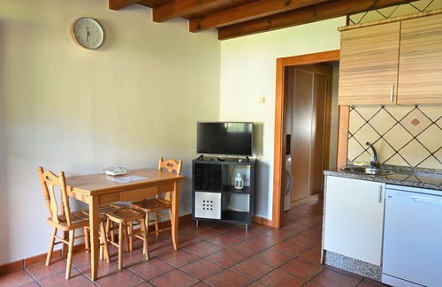 Avin Apartamento | Apartamento 'Aires De Avín 2' con vistas a la montaña, terraza privada y Wi-Fi