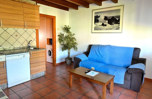 Avin Apartamento | Apartamento 'Aires De Avín 2' con vistas a la montaña, terraza privada y Wi-Fi