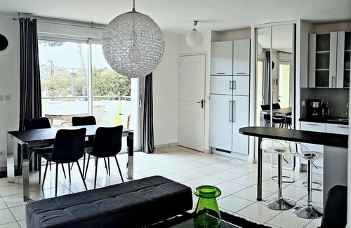 Le Brusc Apartamento | APARTAMENTO ALL COMFORT CLIMATISE TERRAZA JARDIN PISCINA PLAYA Y PUERTO CON PIES / 6 PERSONAS.