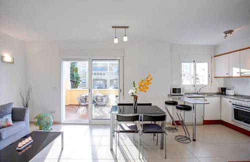 Denia Apartamento | Apartamento "Albatros" cerca del mar con piscina compartida y Wi-Fi