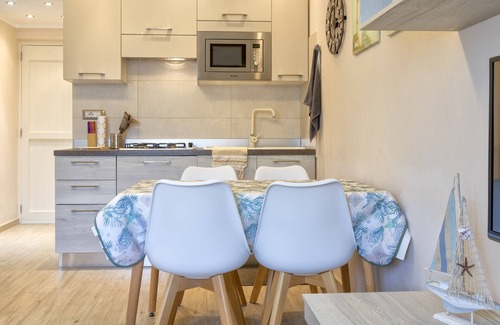 Lido Apartamento | Apartment 'Alghero Via Lido' with Shared Pool and Air Conditioning