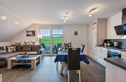 Hoechenschwand Apartamento | Apartamento 'Alpenpanorama, 76qm, 2 Schlafräume' con vistas a la montaña, terraza compartida y Wi-Fi