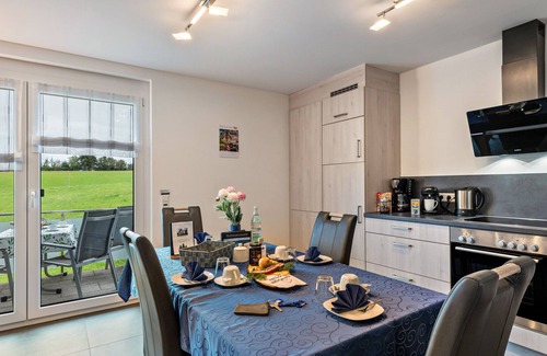 Hoechenschwand Apartamento | Apartamento 'Alpenpanorama, 76qm, 2 Schlafräume' con vistas a la montaña, terraza compartida y Wi-Fi