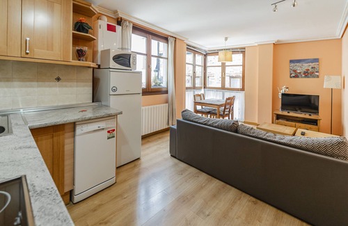 Ezcaray Apartamento | Apartamento 'Altuzarra' con vistas a la montaña, terraza privada y Wi-Fi