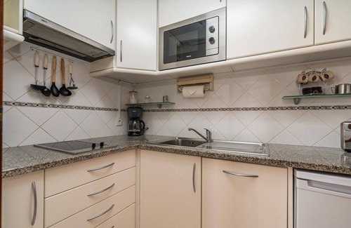Torralta Apartamento | Apartamento 'Alvor Beach Front Line Bay' con vistas al mar, Wi-Fi y aire acondicionado
