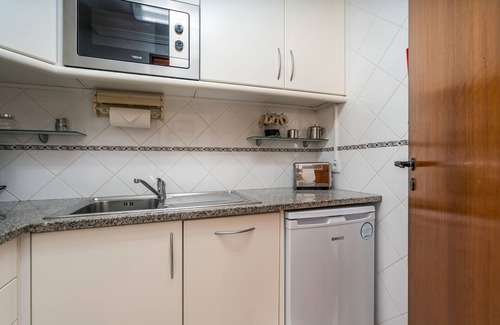 Torralta Apartamento | Apartamento 'Alvor Beach Front Line Bay' con vistas al mar, Wi-Fi y aire acondicionado