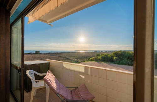 Torralta Apartamento | Apartamento 'Alvor Beach Front Line Bay' con vistas al mar, Wi-Fi y aire acondicionado