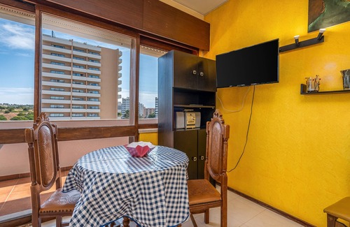 Torralta Apartamento | Apartamento 'Alvorada Divinal' con vistas al mar, jardín privado y balcón