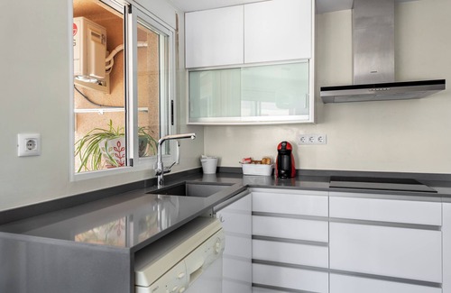 Canet de Berenguer Apartamento | Apartamento 'Amplio Canet' con piscina compartida, Wi-Fi y aire acondicionado