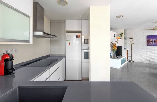 Canet de Berenguer Apartamento | Apartamento 'Amplio Canet' con piscina compartida, Wi-Fi y aire acondicionado