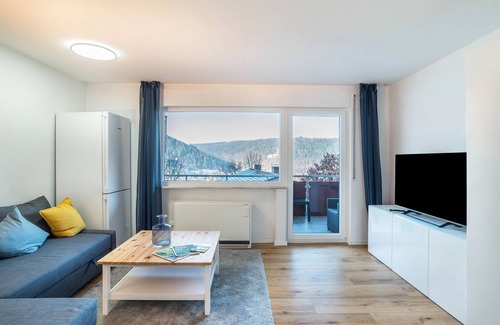 Bad Liebenzell Apartamento | Apartamento 'Am Hochwald Mit Burgblick' con balcón