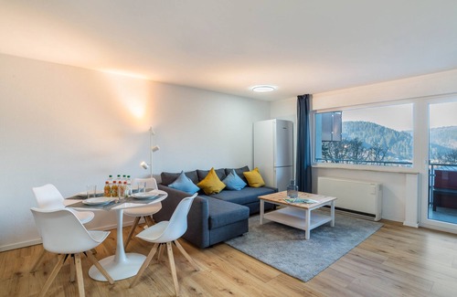 Bad Liebenzell Apartamento | Apartamento 'Am Hochwald Mit Burgblick' con balcón