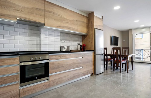 Costa Dorada Apartamento | Apartamento 'Ametlla Centro' con terraza privada, balcón y Wi-Fi