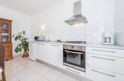 Meterize Apartamento | Apartment Anamarija with sea view (96871-A1) - Sibenik