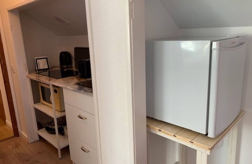 Carvoeira Apartamento | Apartamento 'Andar Tranquilo Entre Lisboa-sintra' con vistas a la montaña, terraza privada y Wi-Fi