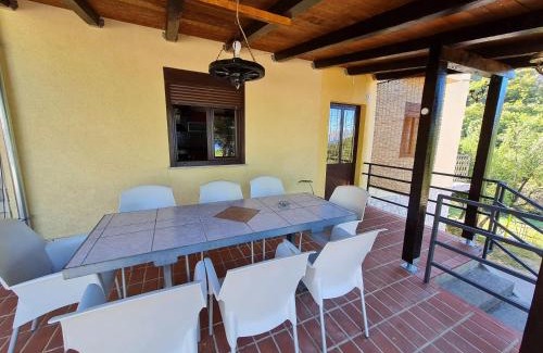 Sibinj Krmpotski Apartamento | Apartment Andrea