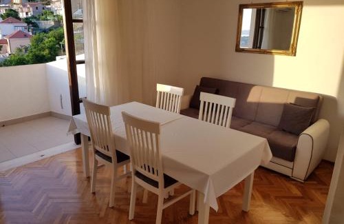 Gruz Apartamento | Apartment Anet with free parking