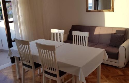 Gruz Apartamento | Apartment Anet with free parking