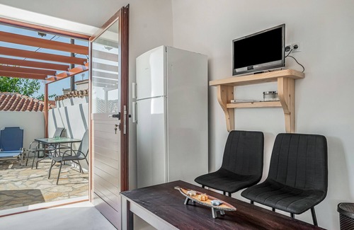 Kithira Apartamento | Apartamento 'Angel's Studio' con terraza compartida, Wi-Fi y aire acondicionado.