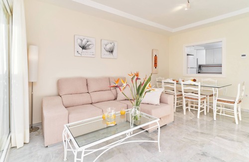 Almunecar Apartamento | Apartamento 'Apartamento Marina Playa M&M La Herradura' con vistas al mar