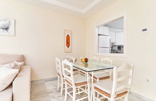 Almunecar Apartamento | Apartamento 'Apartamento Marina Playa M&M La Herradura' con vistas al mar