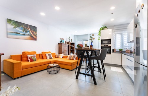 Fuengirola Apartamento | Apartamento 'Apartamento Novasol' con terraza privada, Wi-Fi y aire acondicionado