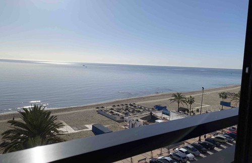 Torreblanca Apartamento | Apartamento 'Apartamento Frontal Primera Linea' con vistas al mar, Wi-Fi y aire acondicionado