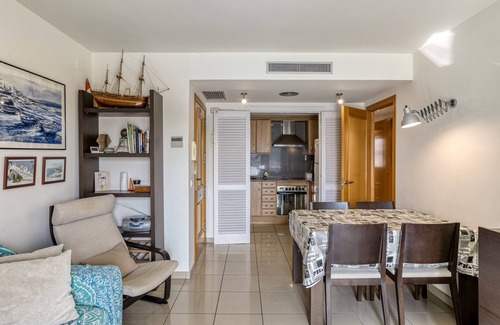 L'Escala Apartamento | Apartamento 'Apartamento Moll Con Piscina' con vistas a la montaña, piscina y aire acondicionado