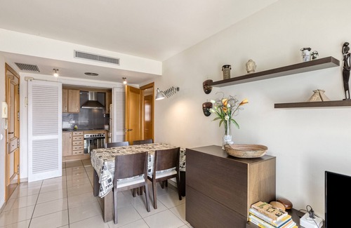 L'Escala Apartamento | Apartamento 'Apartamento Moll Con Piscina' con vistas a la montaña, piscina y aire acondicionado