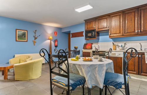 Cibuyo Apartamento | Apartamento 'Apartamentos Puente Del Narcea 2' con vistas a la montaña, terraza privada y Wi-Fi