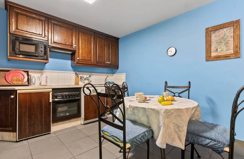 Cibuyo Apartamento | Apartamento 'Apartamentos Puente Del Narcea 2' con vistas a la montaña, terraza privada y Wi-Fi