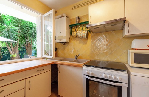 La Seyne-sur-Mer Apartamento | Apartamento 'Appartement Dans Cadre De Verdure' con terraza privada, jardín privado y Wi-Fi